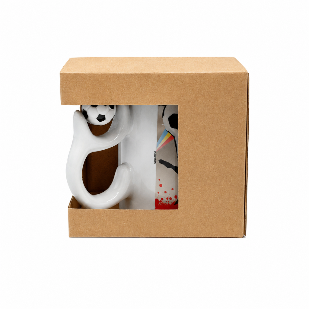 Cană România cu Minge de Fotbal pe Toartă în Cutie Cadou – Cană Ceramică Originală pentru Suporteri, 330 ml