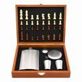 Set Cadou Șah din Lemn cu Ploscă din Inox, 2 Pahare, Pâlnie și Pahar Telescopic, Cutie Premium
