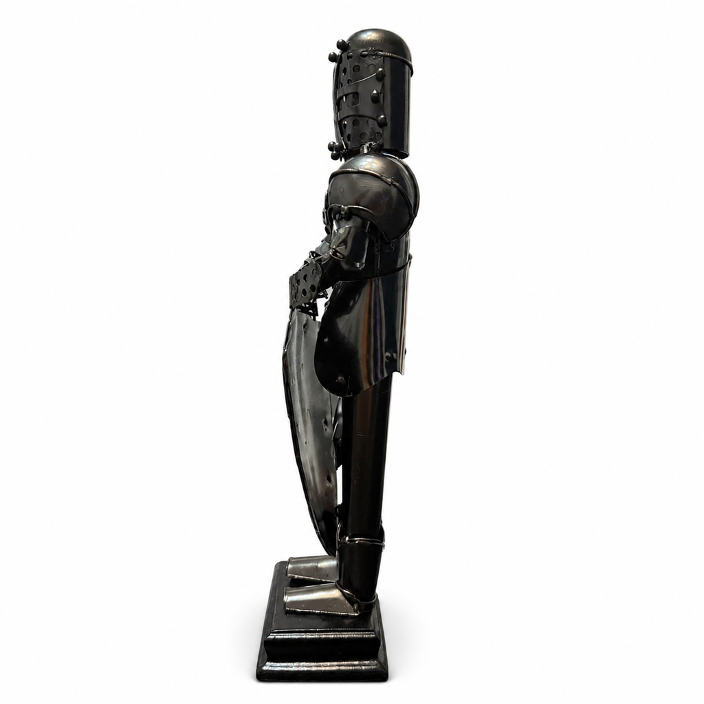 Statuetă Decorativă Cavaler Medieval din Metal, cu Armură și Scut, Ornament pentru Casă sau Birou
