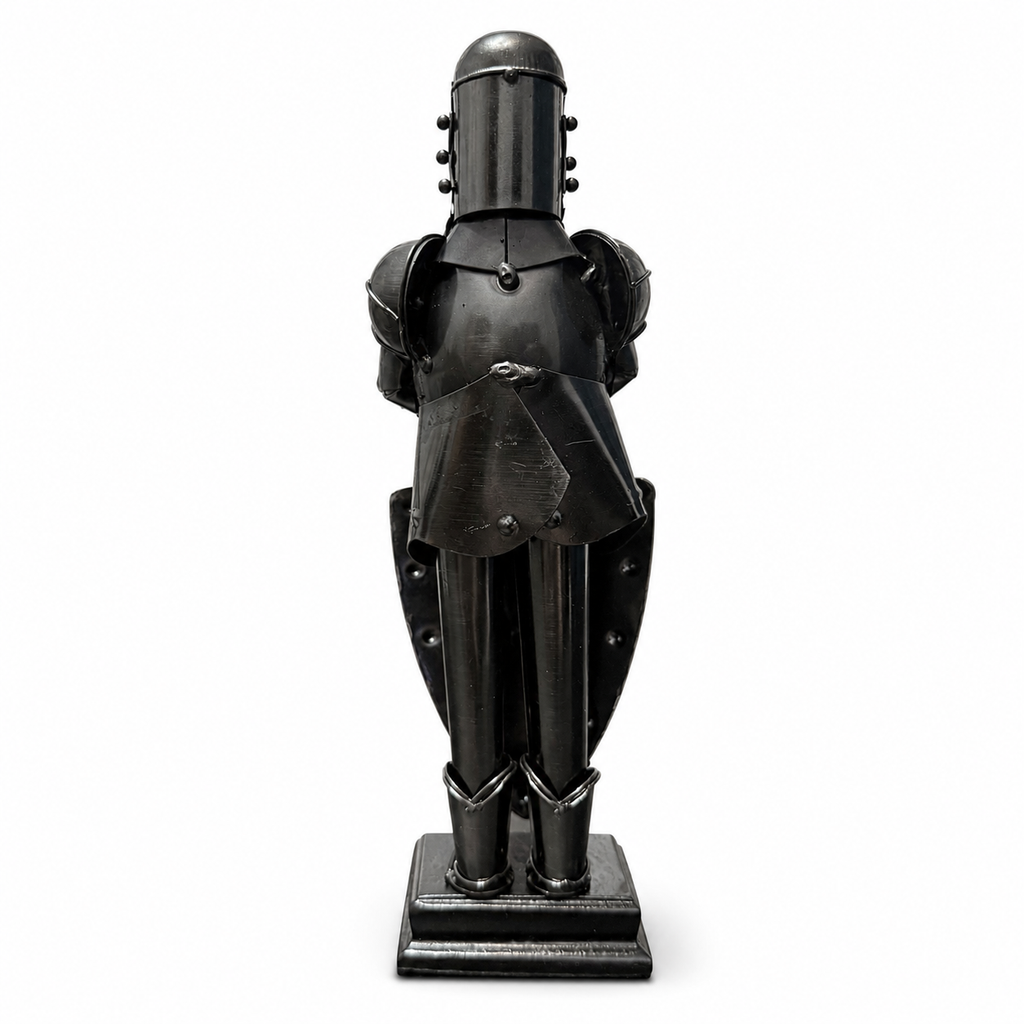 Statuetă Decorativă Cavaler Medieval din Metal, cu Armură și Scut, Ornament pentru Casă sau Birou