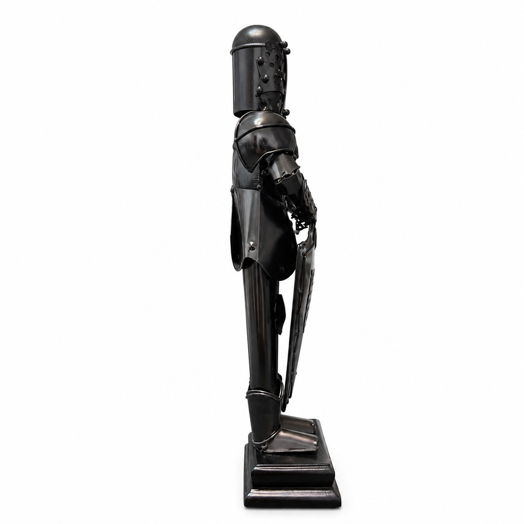 Statuetă Decorativă Cavaler Medieval din Metal, cu Armură și Scut, Ornament pentru Casă sau Birou