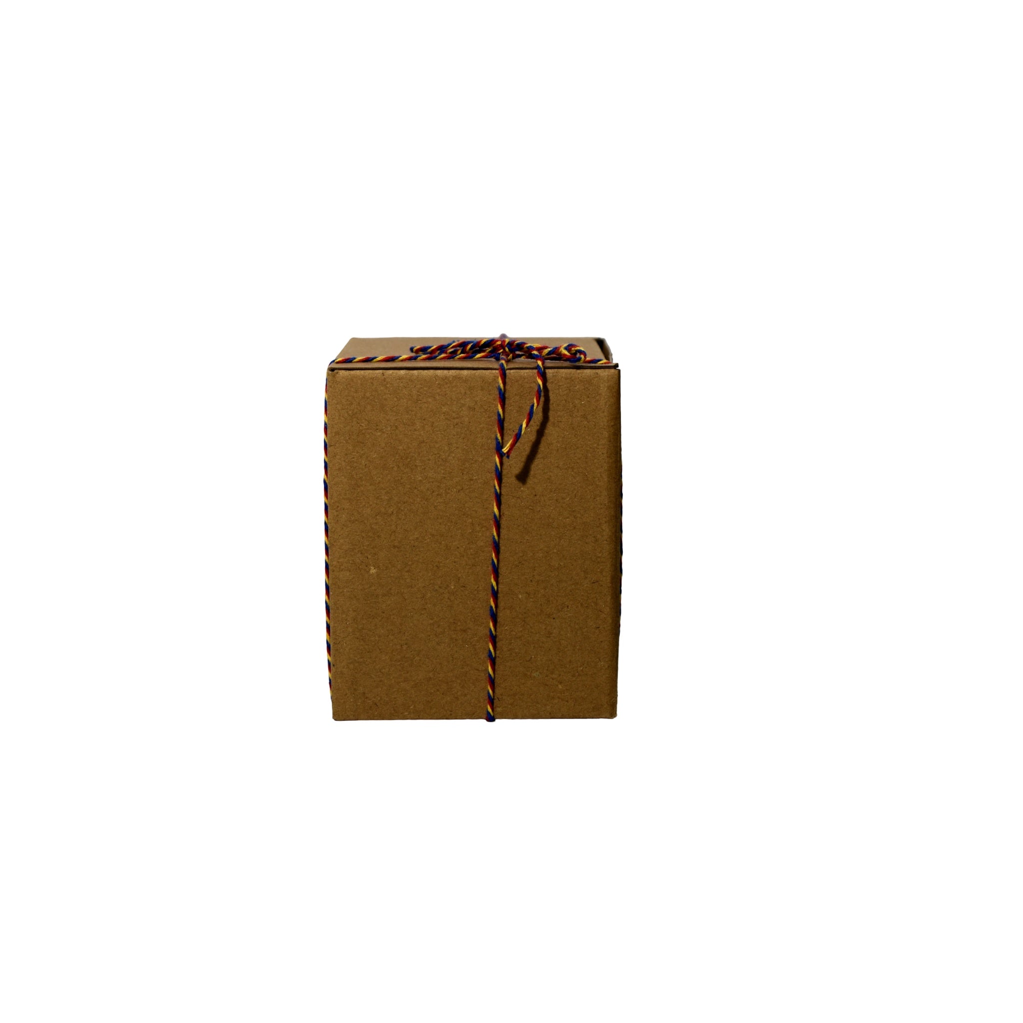 Set cadou ceramică de Corund pictat manual, cană + prosop tradițional + ambalaj, 250 ml, model floral autentic